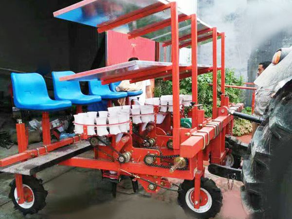 牽引式四行甘藍(lán)移栽機(jī)